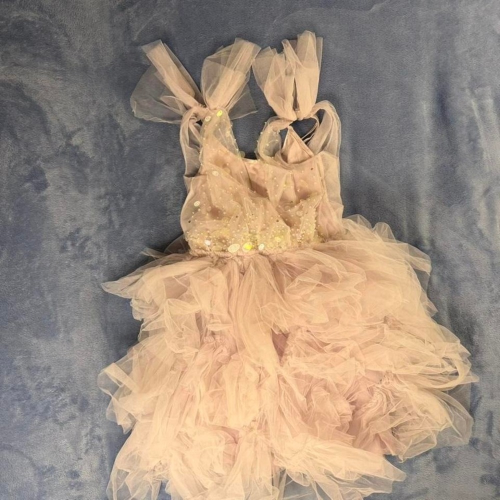 Tutu du Monde‎ pink dress with sequins and bow detail. Size: 8-9
